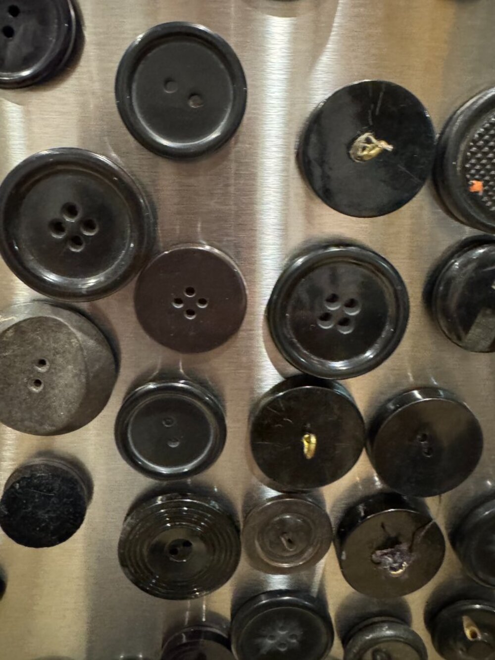 🅑 | Vintage | Button MAGNET Collection | BLACK Collector's Piece 20 ♻️